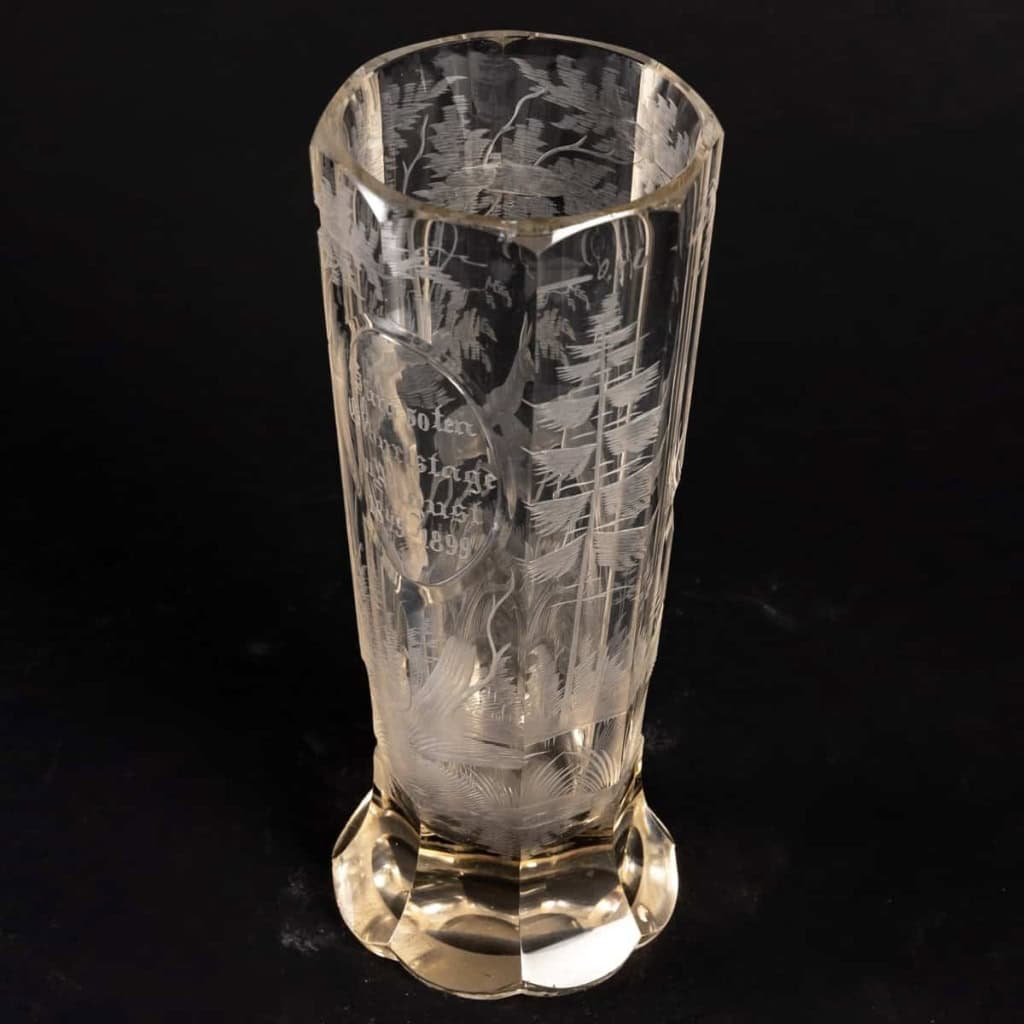 Verre à mesure en cristal de bohème « Aux cerfs », XIXème siècle | Biron Verre à mesure en cristal de bohème "Aux cerfs", XIXème siècle