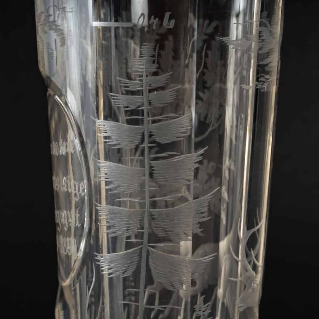 Verre à mesure en cristal de bohème « Aux cerfs », XIXème siècle | Biron Verre à mesure en cristal de bohème "Aux cerfs", XIXème siècle