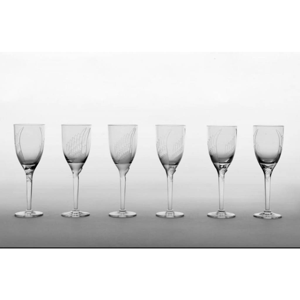 Marc Lalique : Douze flûtes à champagne « Ange » en Cristal | Biron Marc Lalique : Douze flûtes à champagne "Ange" en Cristal