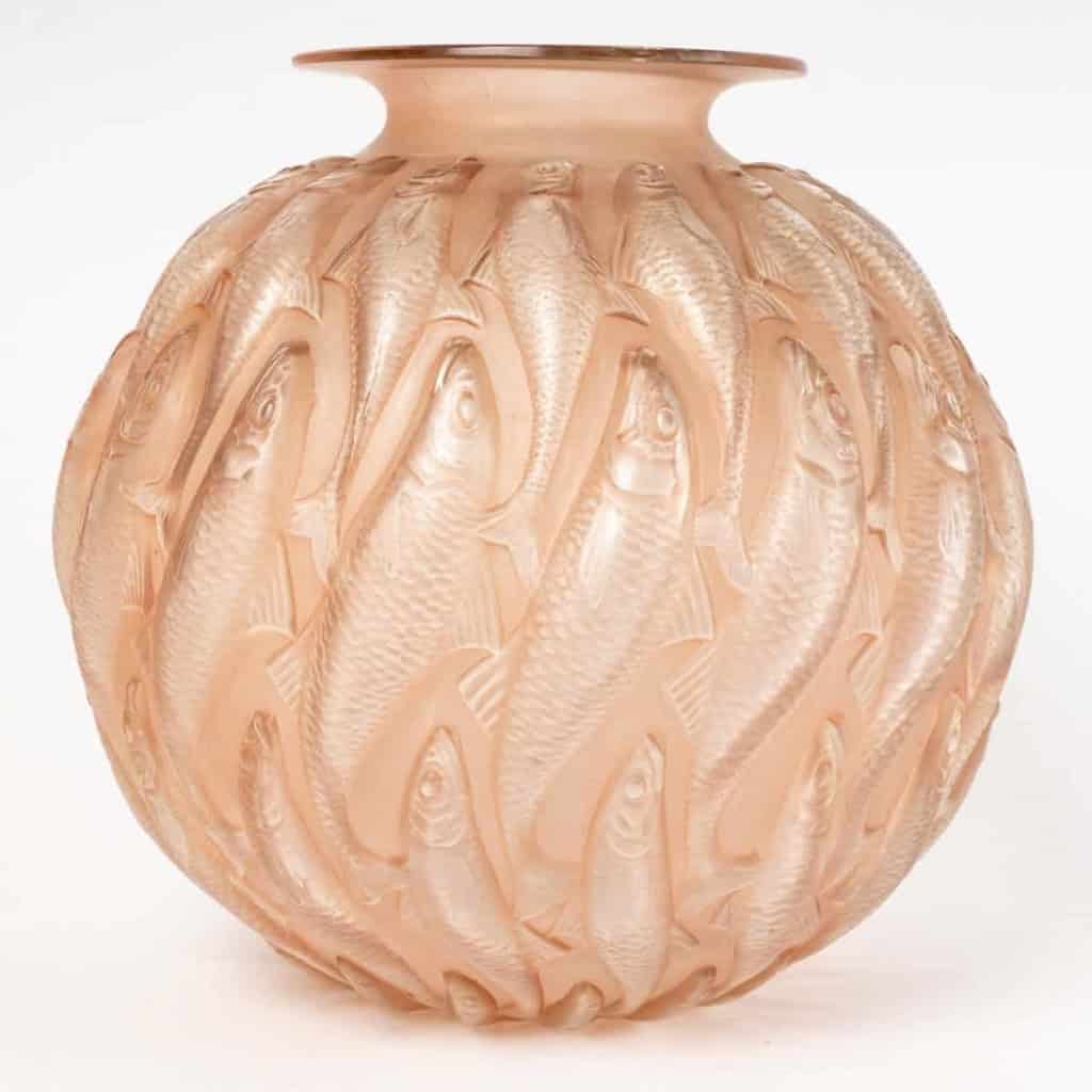 Vase « Marisa » verre blanc patiné corail de René LALIQUE | Biron |||||||