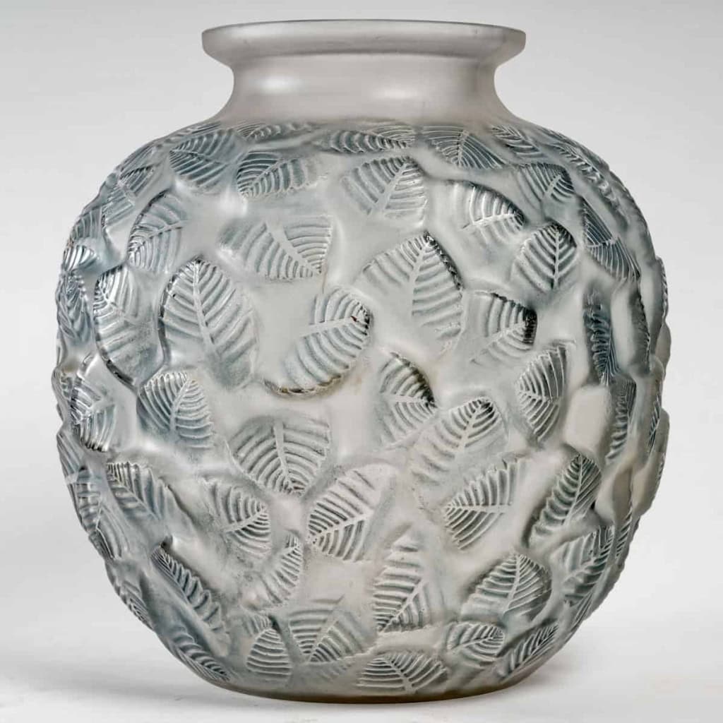 Vase « Charmille » verre blanc patiné bleu de René LALIQUE | Biron |||||||
