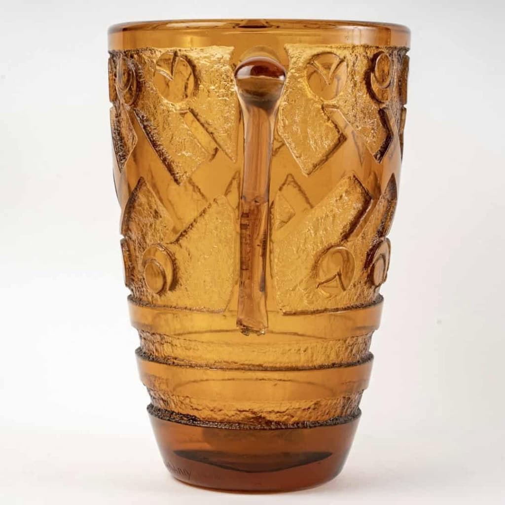  Vase Art-Déco à anses verre orange ambré dégagé à l’acide de DAUM | Biron  Vase Art-Déco à anses verre orange ambré dégagé à l’acide de DAUM