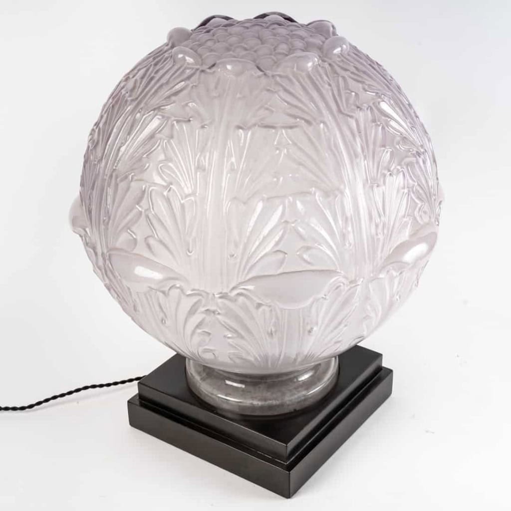 Lampe de Table « Champs Elysées » verre améthyste de René LALIQUE | Biron Lampe de Table "Champs Elysées" verre améthyste de René LALIQUE