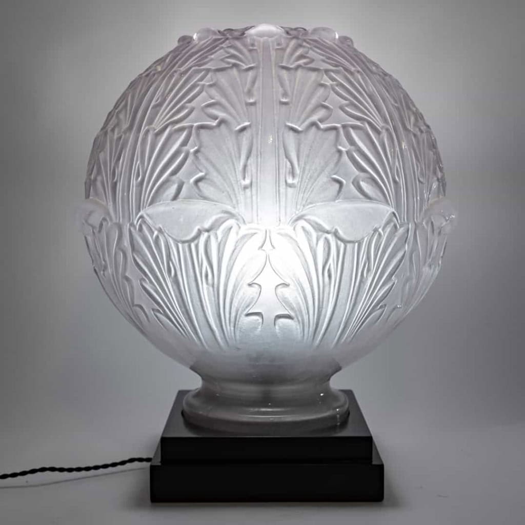 Lampe de Table « Champs Elysées » verre améthyste de René LALIQUE | Biron Lampe de Table "Champs Elysées" verre améthyste de René LALIQUE