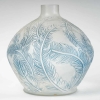 Vase « Plumes » verre blanc patiné bleu de René LALIQUE | Biron |||||||