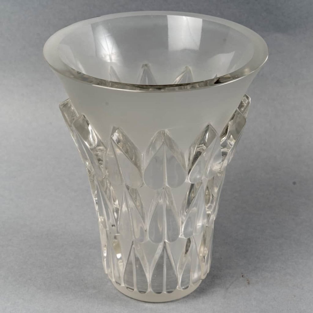 Vase « Feuilles » verre blanc de René LALIQUE | Biron Vase « Feuilles » verre blanc de René LALIQUE