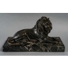 Lion en bronze sur socle en marbre noir, XIXème siècle | Biron |||||||
