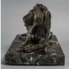 Lion en bronze sur socle en marbre noir, XIXème siècle | Biron Lion en bronze sur socle en marbre noir, XIXème siècle
