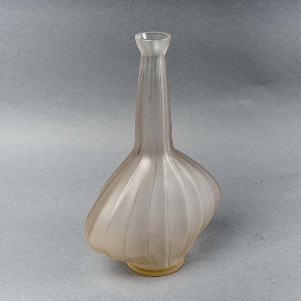 Carafe « A Côtes Plates » verre blanc de René LALIQUE | Biron Carafe "A Côtes Plates" verre blanc de René LALIQUE
