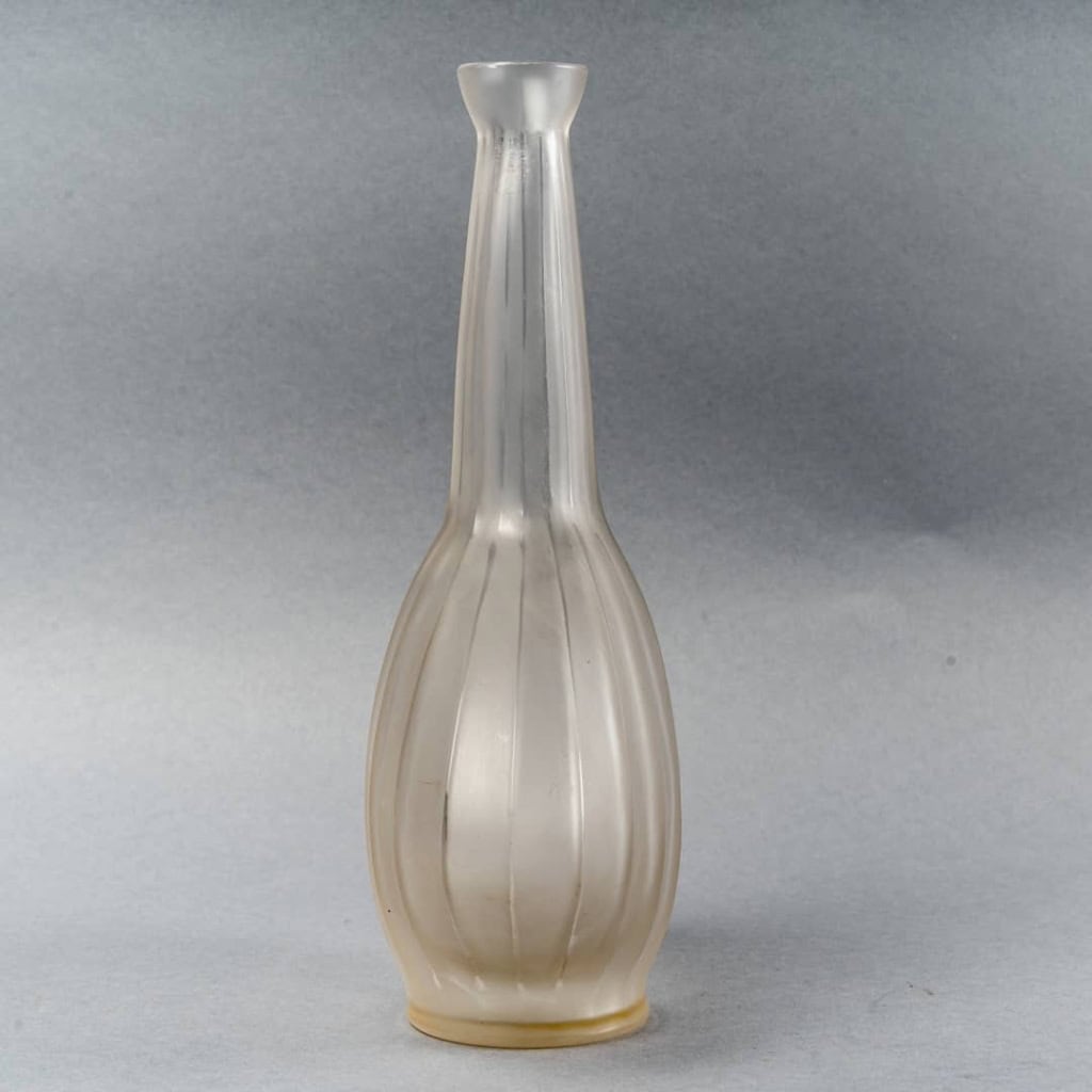 Carafe « A Côtes Plates » verre blanc de René LALIQUE | Biron Carafe "A Côtes Plates" verre blanc de René LALIQUE