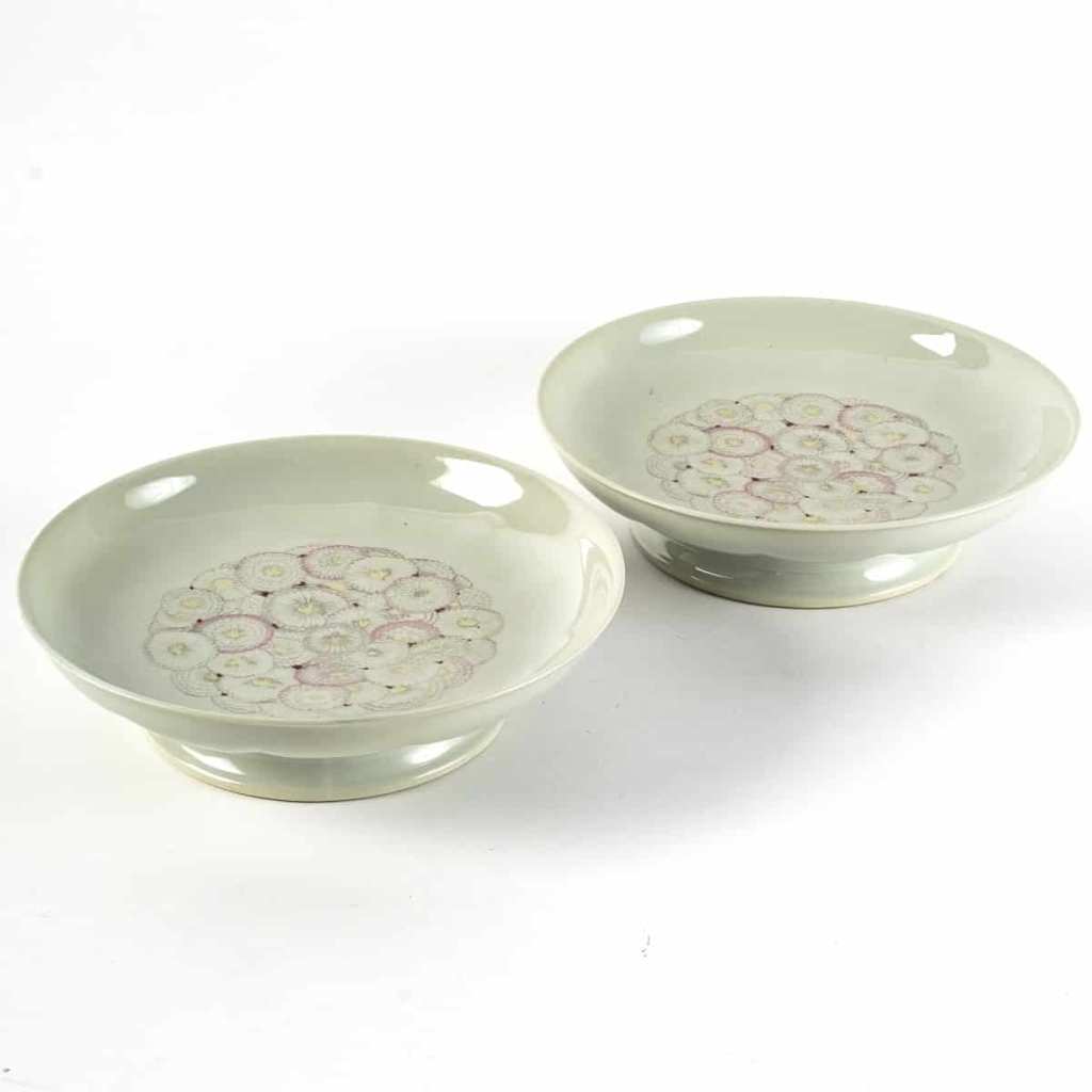 Service de Table « Pâquerettes » porcelaine céladon de Suzanne LALIQUE pour Haviland | Biron Service de Table "Pâquerettes" porcelaine céladon de Suzanne LALIQUE pour Haviland