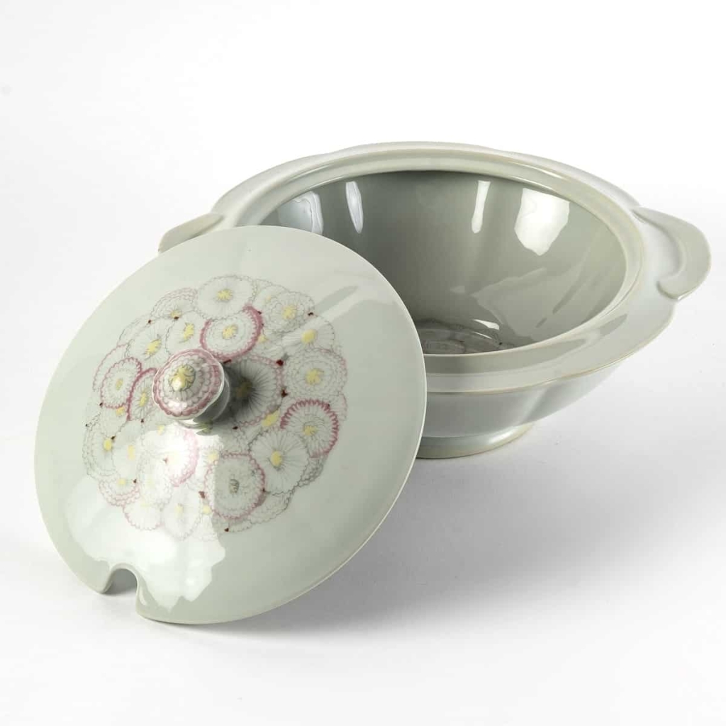 Service de Table « Pâquerettes » porcelaine céladon de Suzanne LALIQUE pour Haviland | Biron Service de Table "Pâquerettes" porcelaine céladon de Suzanne LALIQUE pour Haviland