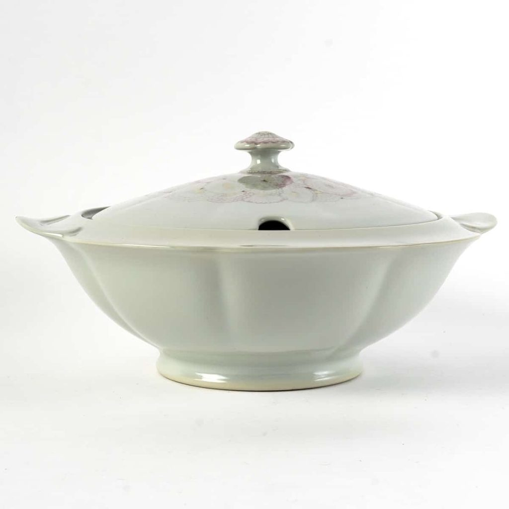 Service de Table « Pâquerettes » porcelaine céladon de Suzanne LALIQUE pour Haviland | Biron Service de Table "Pâquerettes" porcelaine céladon de Suzanne LALIQUE pour Haviland