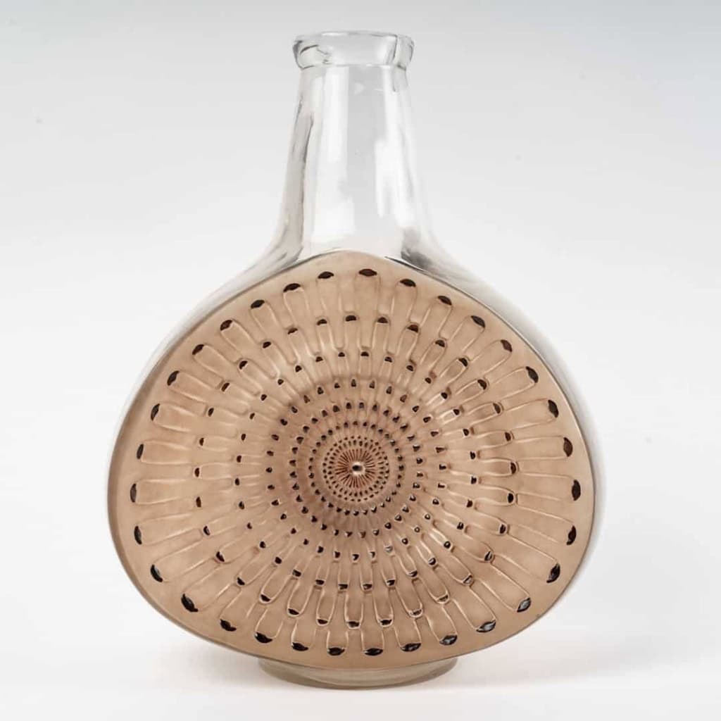 Carafe « Reine Marguerite » verre blanc patiné sépia et émaillé marron de René LALIQUE 2 Carafe « Reine Marguerite » verre blanc patiné sépia et émaillé marron de René LALIQUE 2