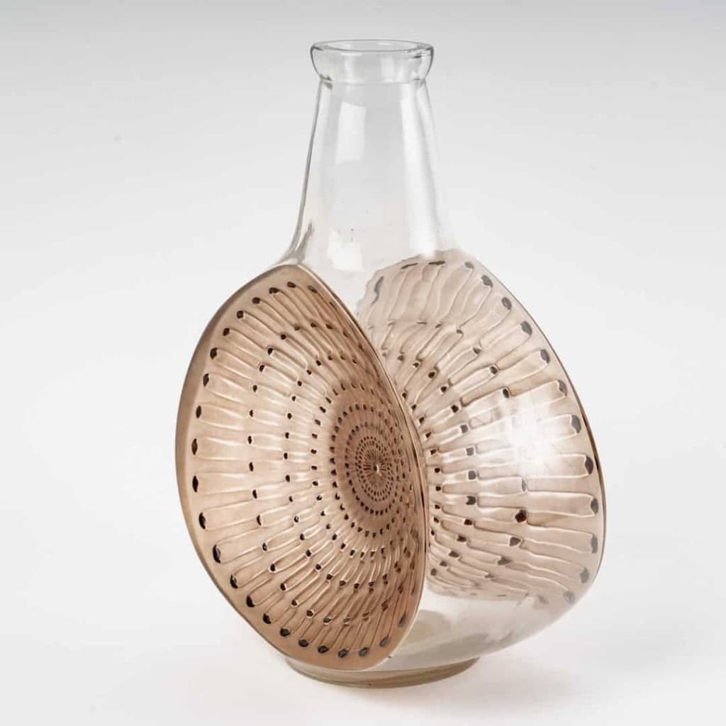 Carafe « Reine Marguerite » verre blanc patiné sépia et émaillé marron de René LALIQUE 4 Carafe « Reine Marguerite » verre blanc patiné sépia et émaillé marron de René LALIQUE 4