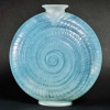 Vase « Escargot » verre opalescent double couche patiné bleu de René LALIQUE | Biron ||||||||