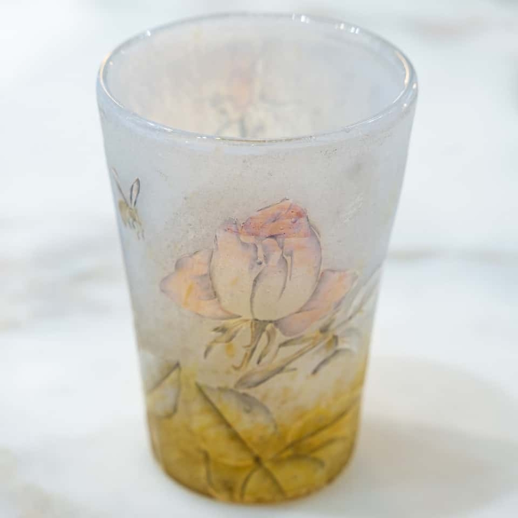 Daum vase émaillé rose et abeille | Biron Daum vase émaillé rose et abeille