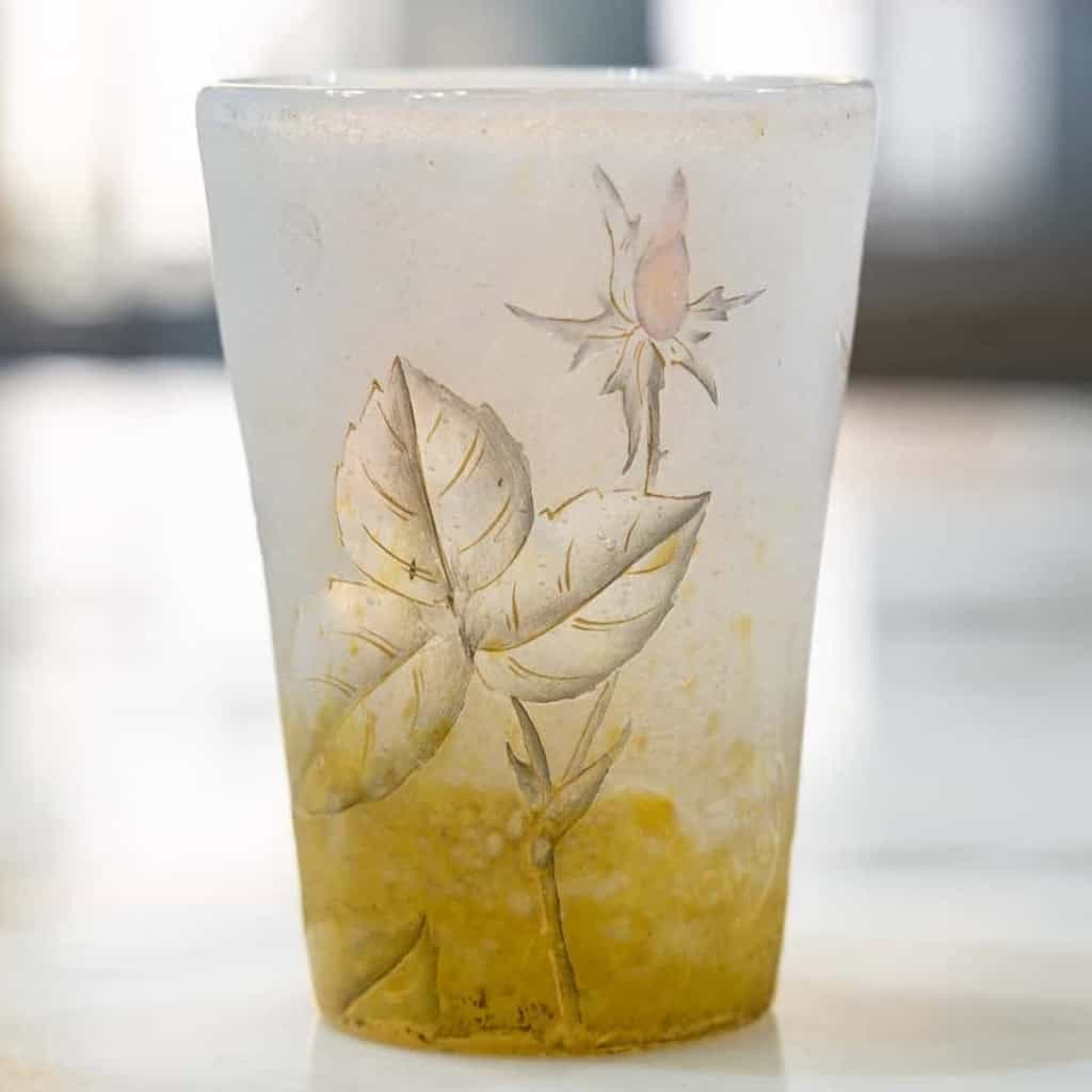 Daum vase émaillé rose et abeille | Biron Daum vase émaillé rose et abeille