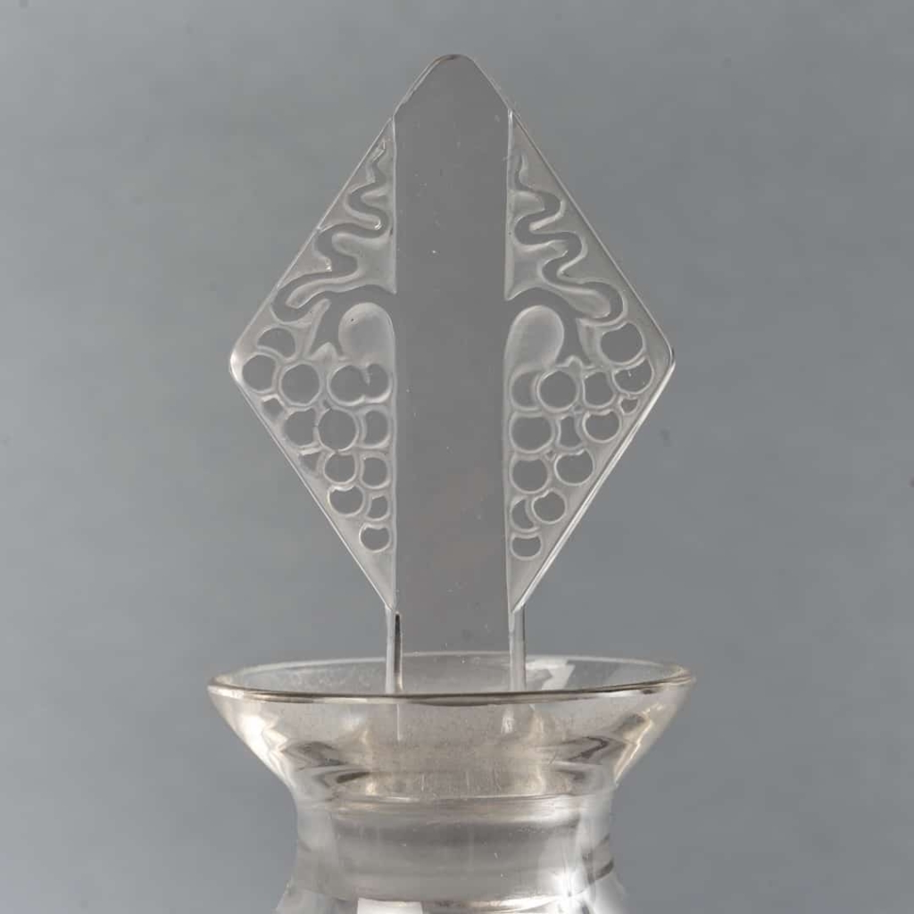 Carafe « Savergne » verre blanc de René LALIQUE | Biron Carafe "Savergne" verre blanc de René LALIQUE