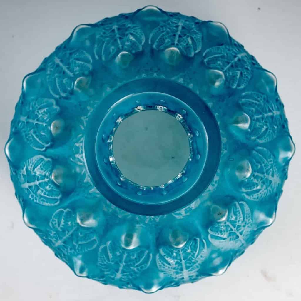 Vase « Fougères » verre blanc patiné bleu de René LALIQUE | Biron Vase "Fougères" verre blanc patiné bleu de René LALIQUE
