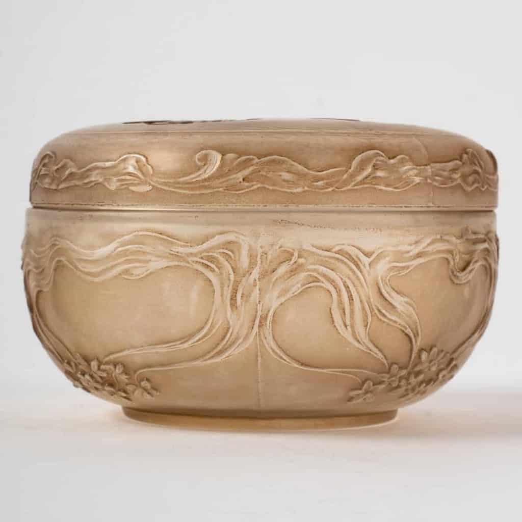 Boîte « L’Origan » verre blanc patiné sépia de René LALIQUE pour Coty | Biron Boîte "L'Origan" verre blanc patiné sépia de René LALIQUE pour Coty