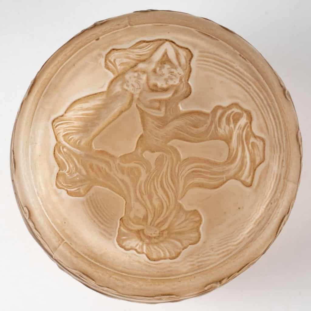 Boîte « L’Origan » verre blanc patiné sépia de René LALIQUE pour Coty | Biron Boîte "L'Origan" verre blanc patiné sépia de René LALIQUE pour Coty