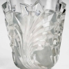 Vase « Surcouf » cristal blanc patiné bleu gris de Marc LALIQUE | Biron Vase "Surcouf" cristal blanc patiné bleu gris de Marc LALIQUE