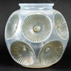 Vase « Picardie » verre opalescent multi couche patiné bleu vert de René LALIQUE | Biron Vase « Picardie » verre opalescent multi couche patiné bleu vert de René LALIQUE