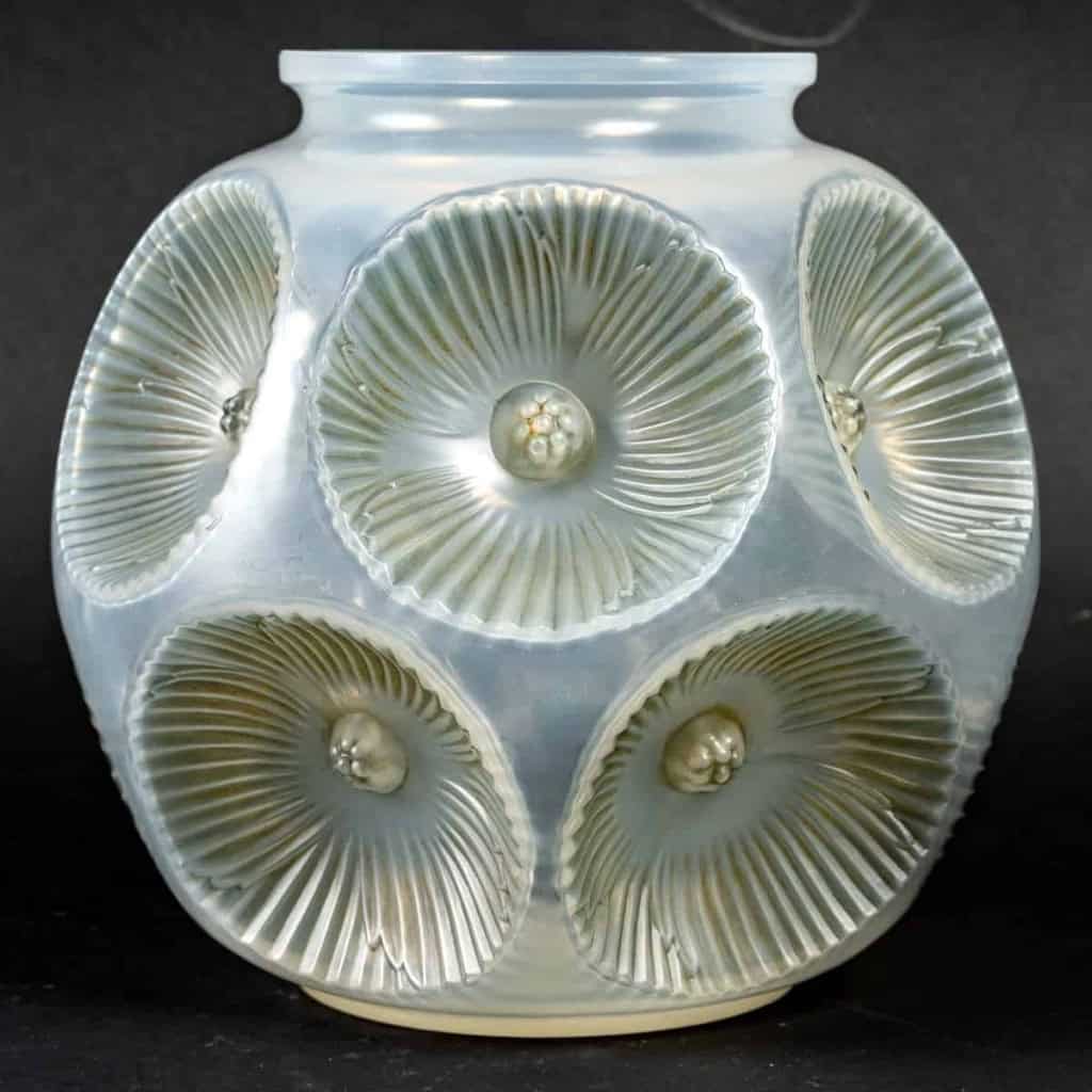 Vase « Picardie » verre opalescent multi couche patiné bleu vert de René LALIQUE | Biron Vase « Picardie » verre opalescent multi couche patiné bleu vert de René LALIQUE