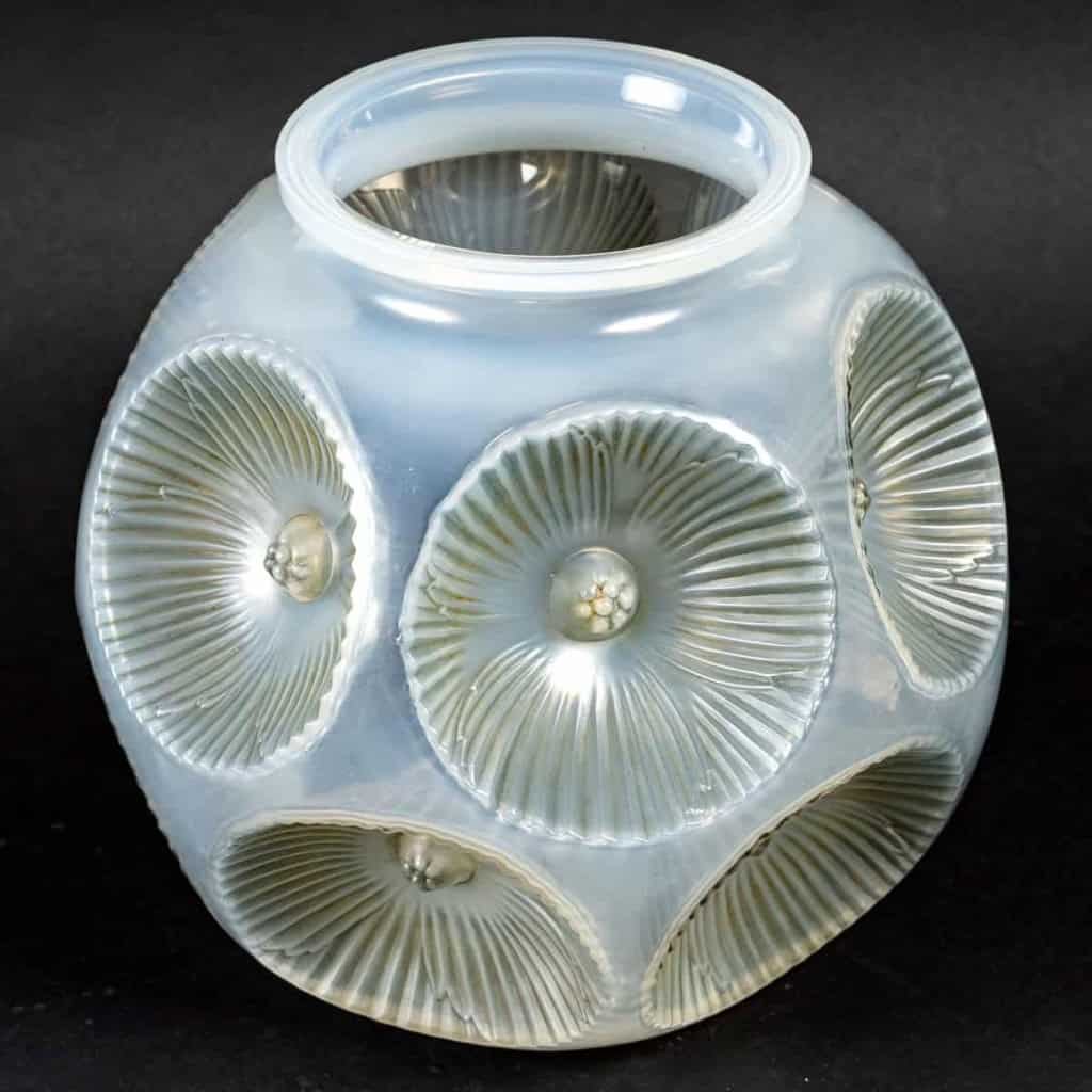 Vase « Picardie » verre opalescent multi couche patiné bleu vert de René LALIQUE | Biron Vase « Picardie » verre opalescent multi couche patiné bleu vert de René LALIQUE