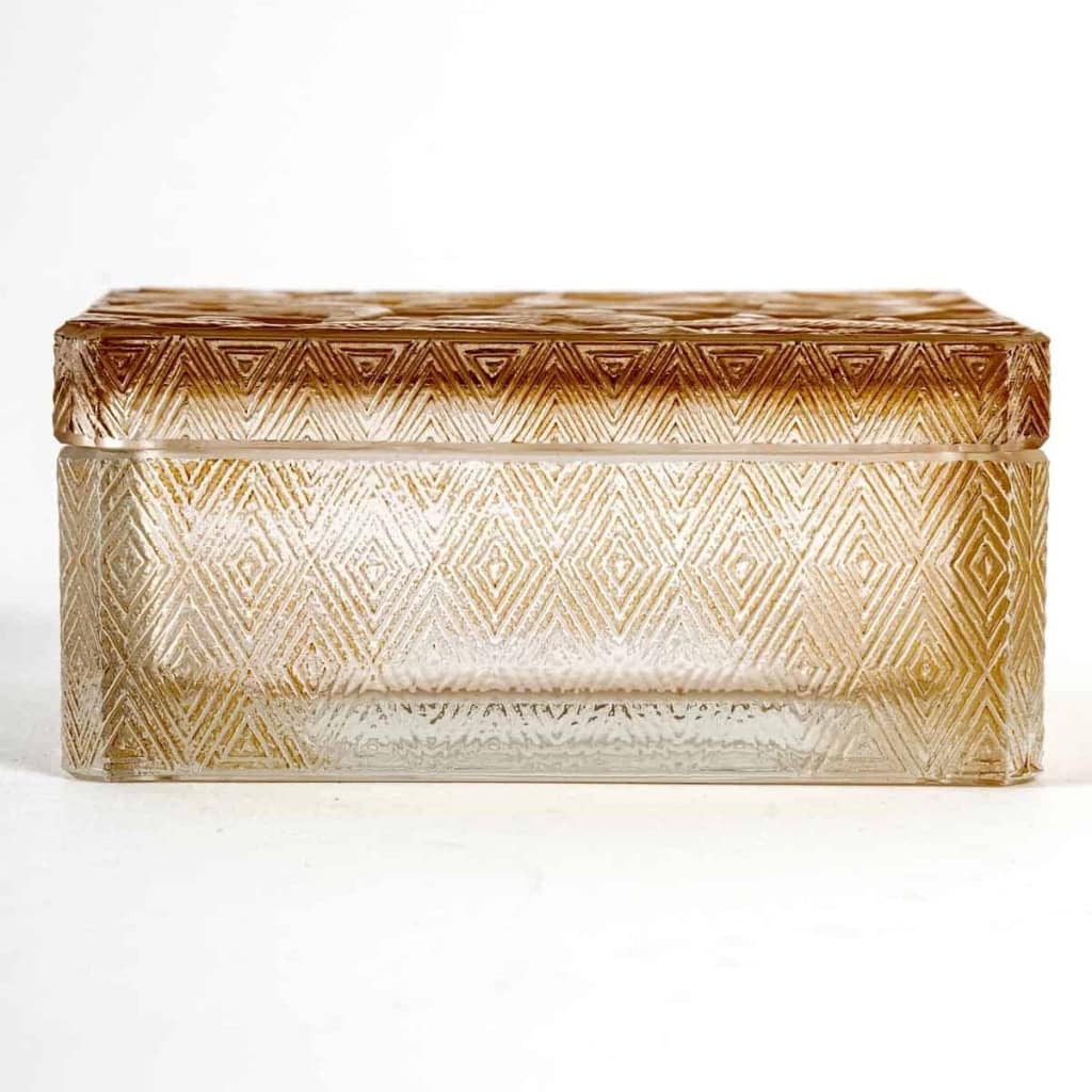 Boîte « Hirondelles » verre blanc patiné sépia de René LALIQUE | Biron Boîte "Hirondelles" verre blanc patiné sépia de René LALIQUE