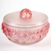 Boîte « Primevères » verre blanc patiné rose de René LALIQUE | Biron Boîte "Primevères" verre blanc patiné rose de René LALIQUE