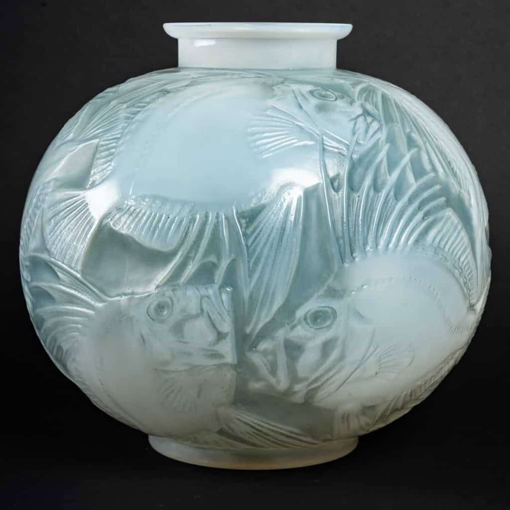 Vase « Poissons » verre opalescent double couche patiné bleu de René LALIQUE | Biron ||||||||