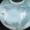 Vase « Poissons » verre opalescent double couche patiné bleu de René LALIQUE | Biron Vase "Poissons" verre opalescent double couche patiné bleu de René LALIQUE