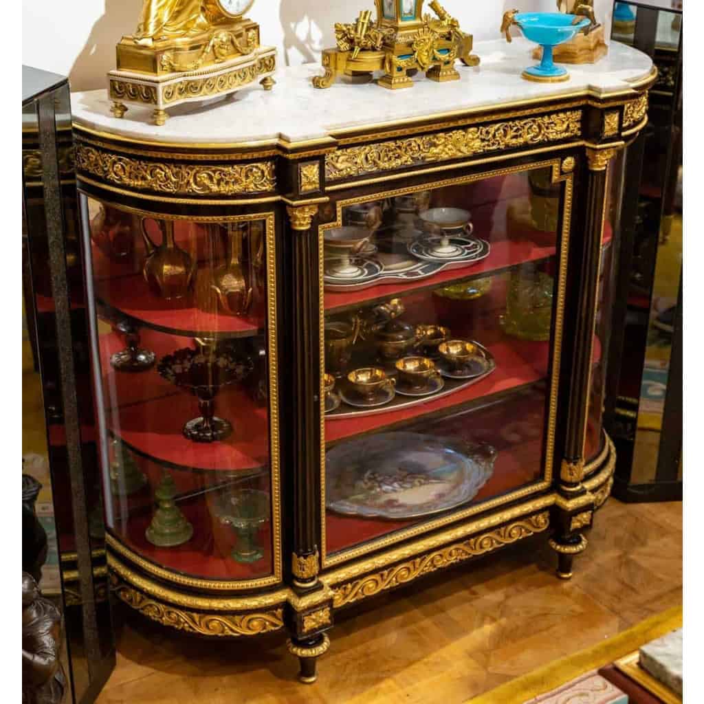 Rare Buffet vitrine en bois d'acajou et bronze doré, style Henry Dasson, XIXème siècle