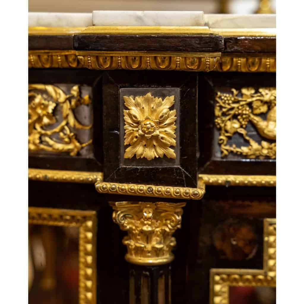 Rare Buffet vitrine en bois d'acajou et bronze doré, style Henry Dasson, XIXème siècle
