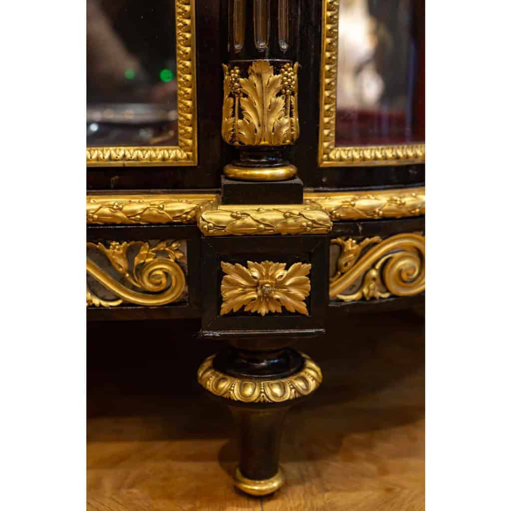 Rare Buffet vitrine en bois d'acajou et bronze doré, style Henry Dasson, XIXème siècle