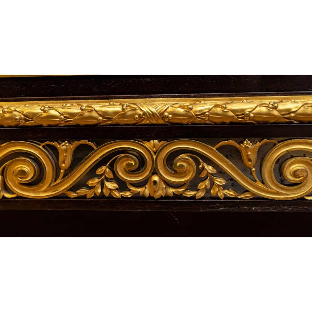 Rare Buffet vitrine en bois d'acajou et bronze doré, style Henry Dasson, XIXème siècle