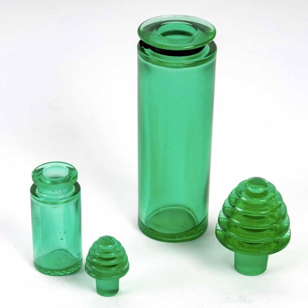 Flacons « Sans Adieu » verre vert émeraude de René LALIQUE pour Worth | Biron Flacons "Sans Adieu" verre vert émeraude de René LALIQUE pour Worth