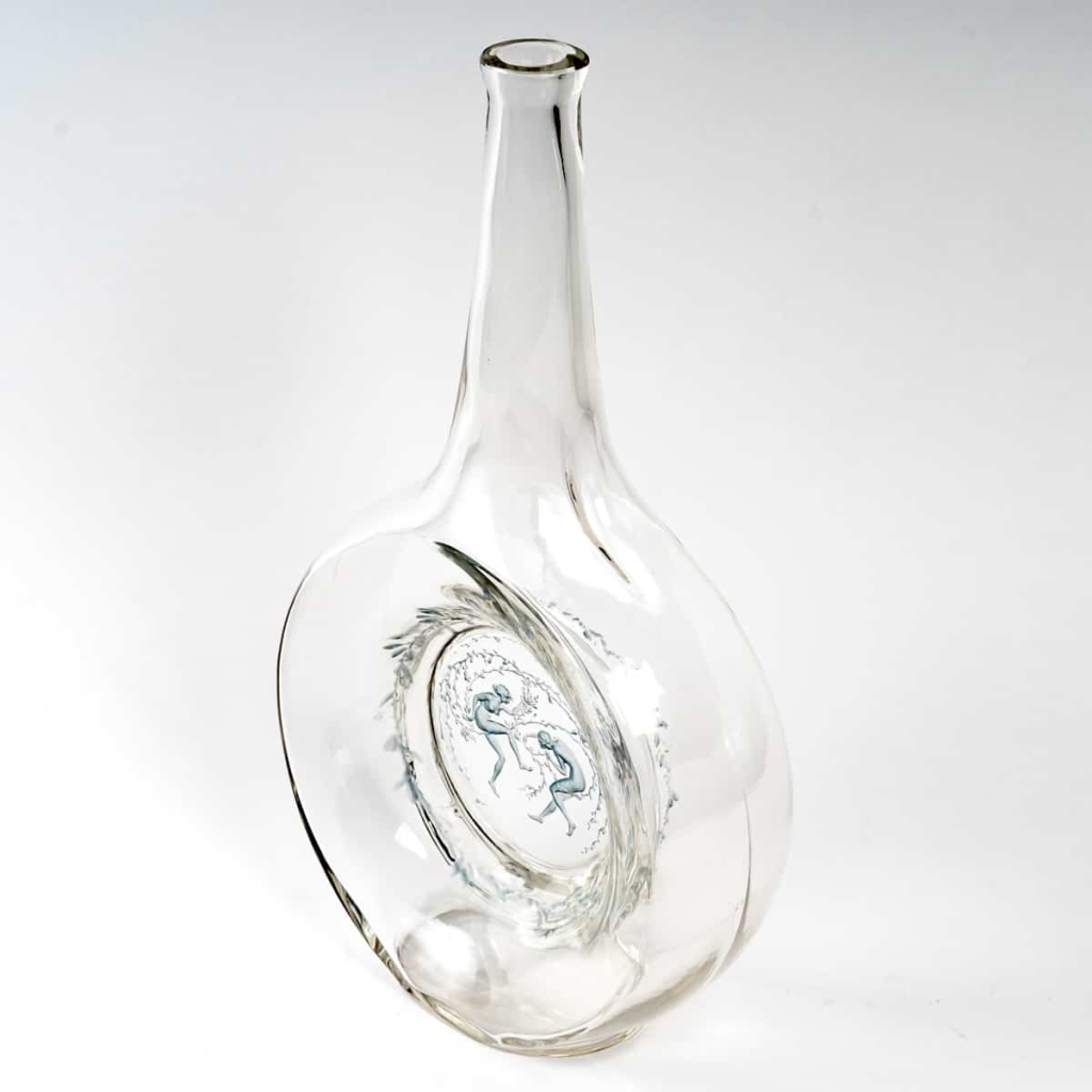 Carafe « Deux Danseuses » verre blanc patiné bleu de René LALIQUE | Biron Carafe "Deux Danseuses" verre blanc patiné bleu de René LALIQUE