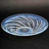 Coupe, Bol et Assiette « Poissons » verre opalescent de René LALIQUE | Biron Coupe, Bol et Assiette "Poissons" verre opalescent de René LALIQUE