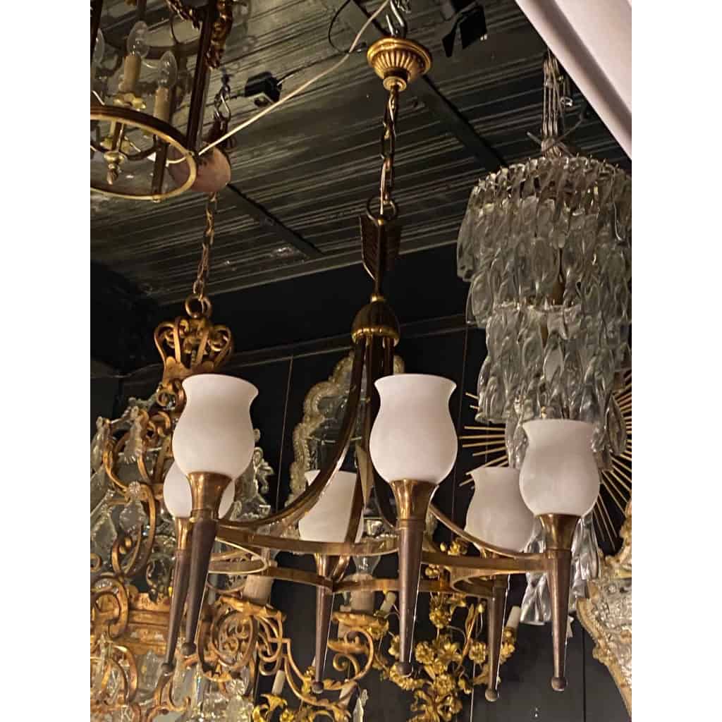 1920/50′ Paire De Lustres Bronze et Laiton Avec Flèche Style Arbus Par Maison Jansen 6 Ampoules | Biron 1920/50′ Paire De Lustres Bronze et Laiton Avec Flèche Style Arbus Par Maison Jansen 6 Ampoules
