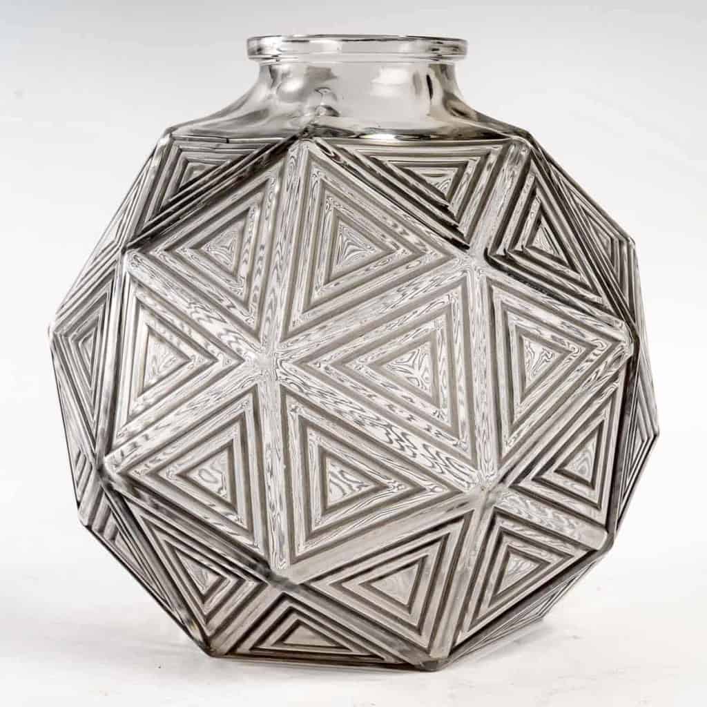 Vase « Nanking » verre blanc patiné gris de René LALIQUE | Biron |||||||