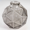 Vase « Nanking » verre blanc patiné gris de René LALIQUE | Biron Vase "Nanking" verre blanc patiné gris de René LALIQUE