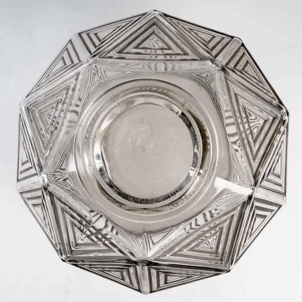 Vase « Nanking » verre blanc patiné gris de René LALIQUE | Biron Vase "Nanking" verre blanc patiné gris de René LALIQUE