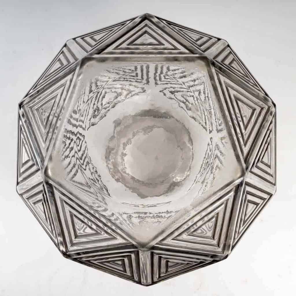 Vase « Nanking » verre blanc patiné gris de René LALIQUE | Biron Vase "Nanking" verre blanc patiné gris de René LALIQUE