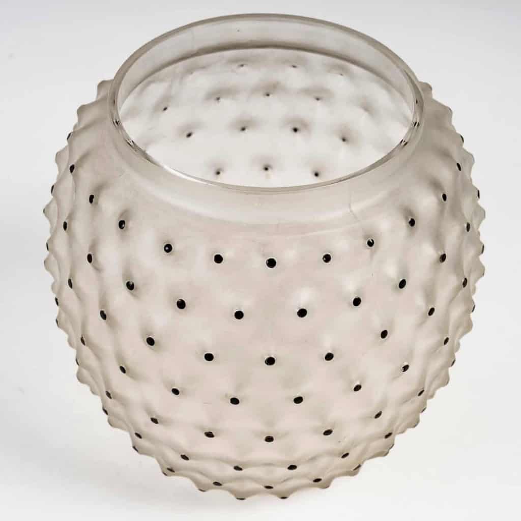 Vase « Cactus » verre blanc émaillé noir d’origine de René LALIQUE | Biron Vase "Cactus" verre blanc émaillé noir d'origine de René LALIQUE