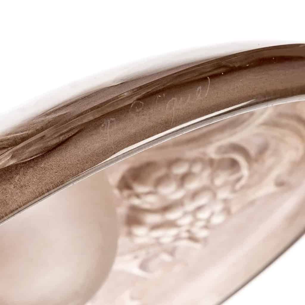 Encrier « Mûres » verre blanc patiné brun de René LALIQUE | Biron Encrier "Mûres" verre blanc patiné brun de René LALIQUE