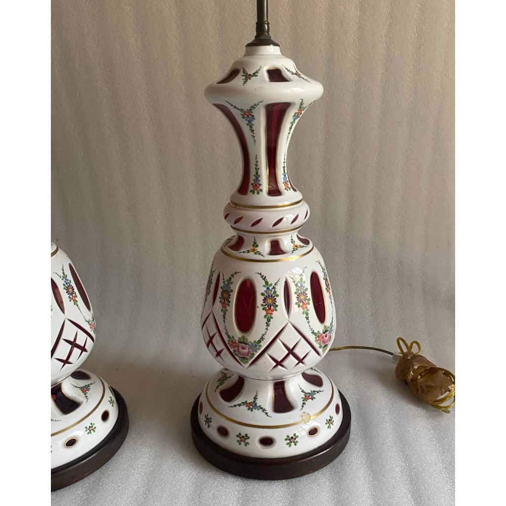 1970′ Paire de Lampes Baccarat Overlay : Hauteur 106 cm | Biron 1970′ Paire de Lampes Baccarat Overlay : Hauteur 106 cm