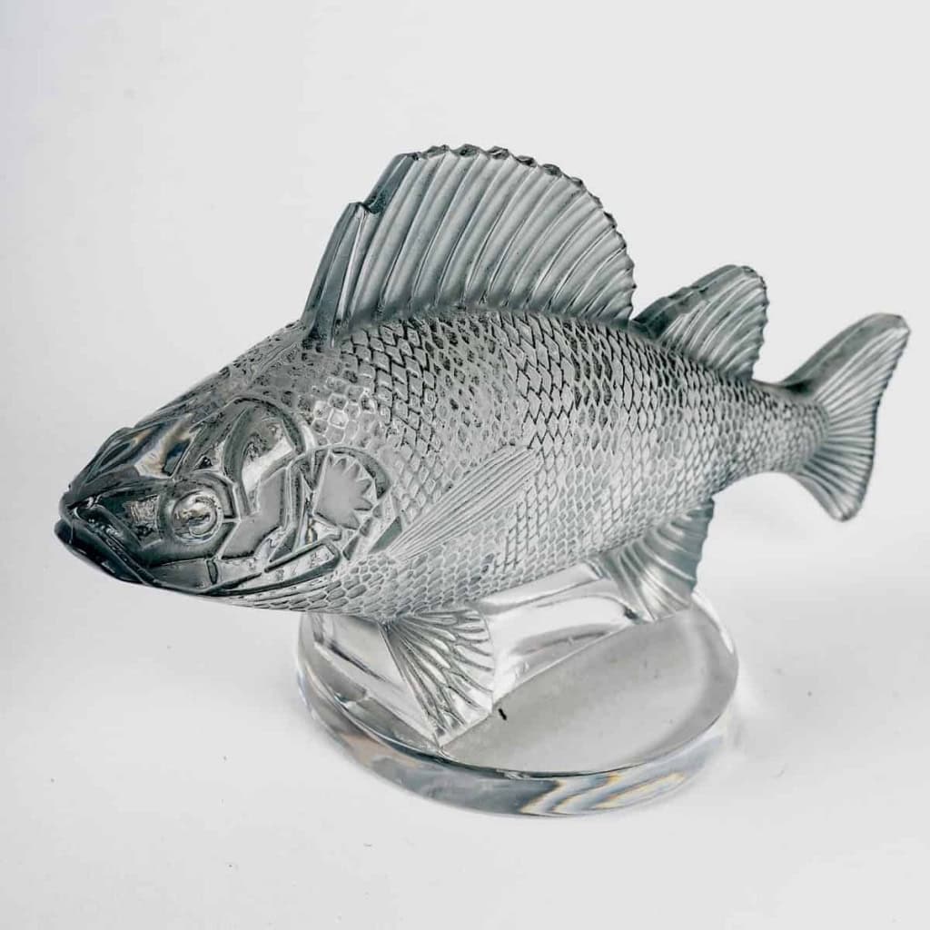 Mascotte « Perche » verre blanc patiné bleu de René LALIQUE | Biron Mascotte « Perche » verre blanc patiné bleu de René LALIQUE